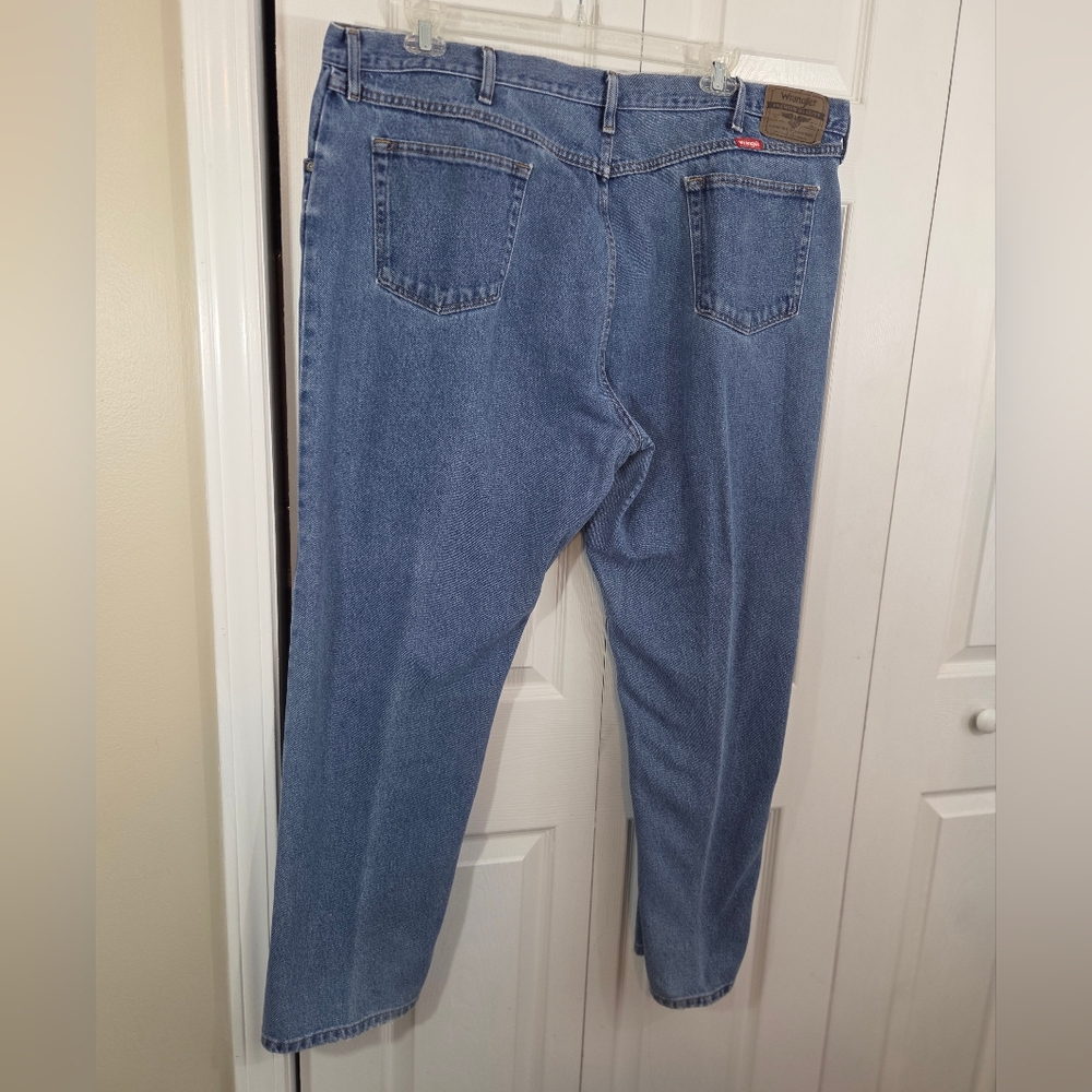 Mens Wrangler Relaxed Fit Straight Leg Jeans - Picture 5 of 11